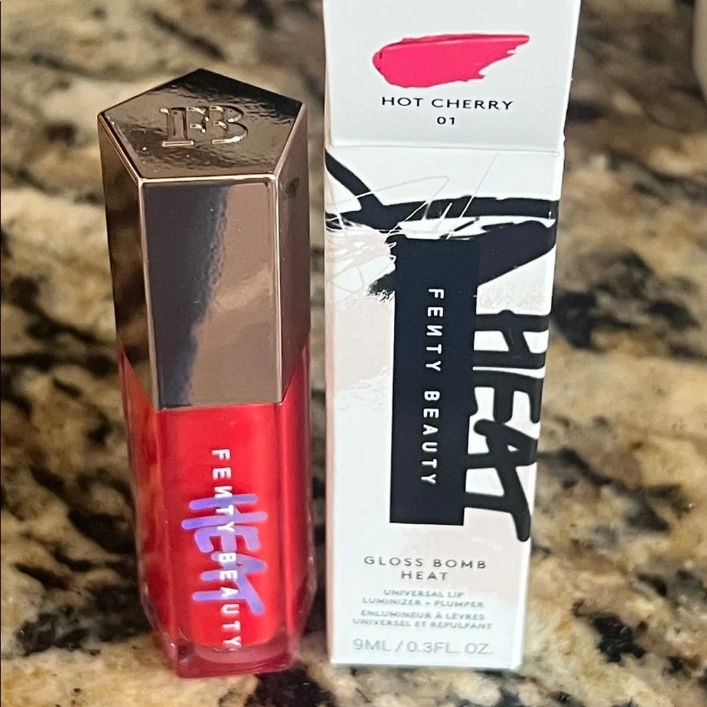 💋✨Fenty Hot Cherry Gloss Bomb Heat